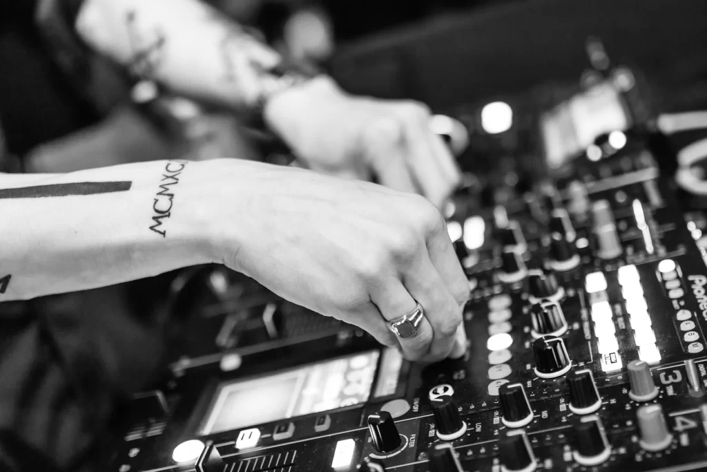 Making Music in Business: How to Turn Your Passion into a Career 2 Making Music In Business