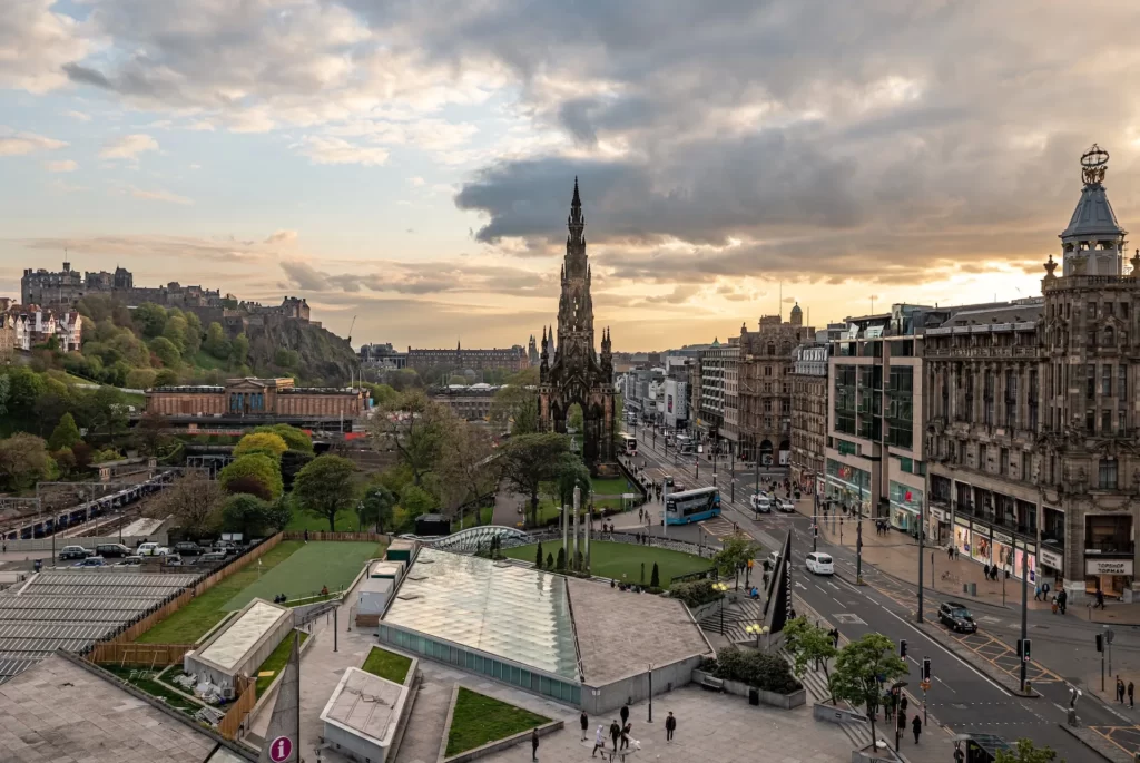 5 Best Cities In The UK To Visit This Summer - Edinburgh