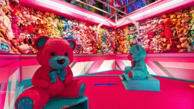 The 15 Best Places To Go On A Date In Liverpool 7 Best Places To Go On A Date In Liverpool- Golf Fang Liverpool Giant Grabby Toys