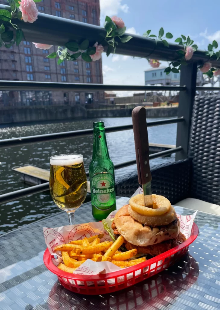 Titanic Hotel - Burger and beer