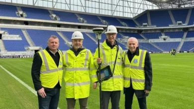 Everton club legends Graham Stuart and Peter Reid joined the OS surveyors for the occasion